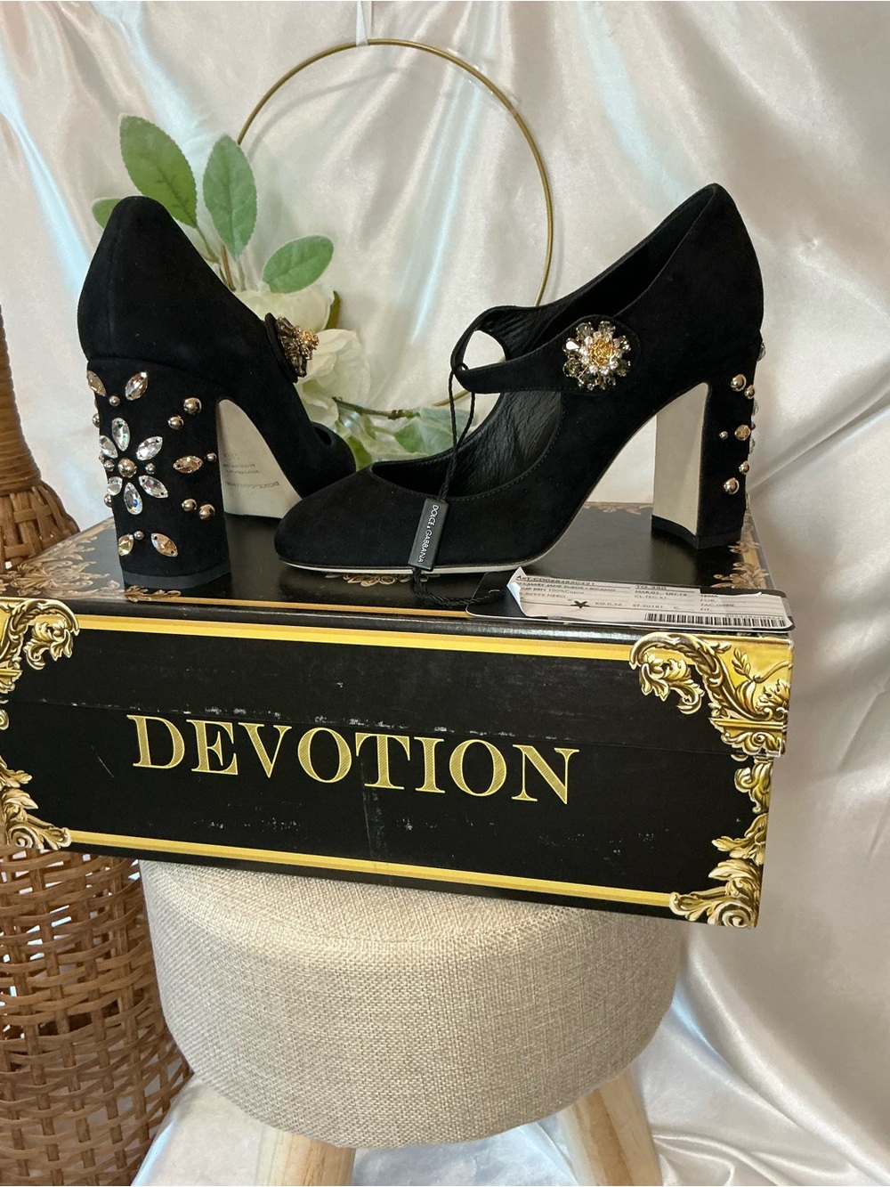 NIB Dolce & Gabbana Jeweled Mary Jane Suede Ricamo Pumps EU 35 US 5-5.5